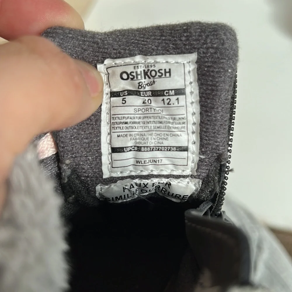 Oshkosh b’gosh sporty-01 faux fur winter shoes. Super cute and comfy. Size 5